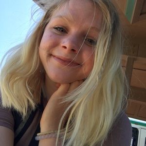 Meet your Posher, Stella